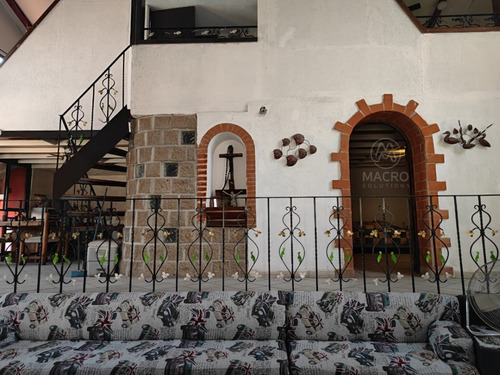 Casa En Venta En Col. Las Brisas, Temixco, Morelos Con Alberca Y Jardín.