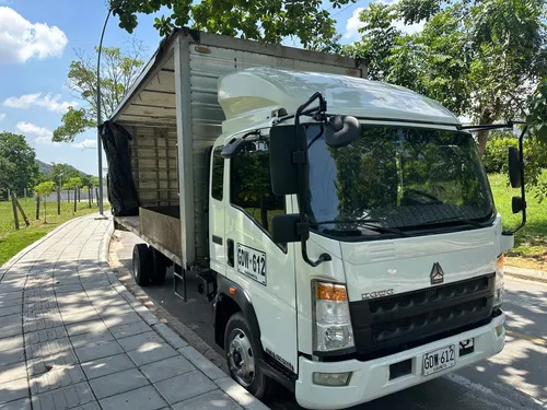 Camion Sinotruk Howo Canter