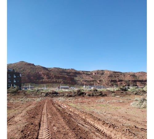 Terreno En Añelo 4500m2 Con Escritura! Ingresando Al Pueblo. Apto Desarrollo Con Servicios. Para Base O Loteo. Vaca Muerta. Precio Inmejorable!