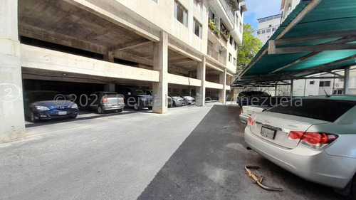 Hernoso Apartamento Totalmente Remodelado En Los Chaguaramos, Codg Mas 25-16702