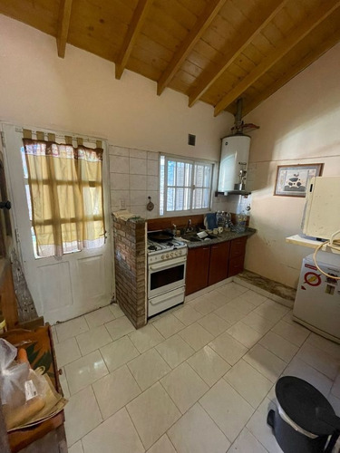 Imagen 6 de 12 de Casa En Venta De 5 Ambientes Con Cochera En Monte Grande