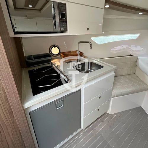 Lancha Evolve 360 Ht (oportunidade Com Gourmet E Plataforma)