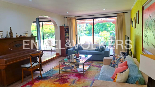Casa Chilena En Condominio Sector Santa Ester