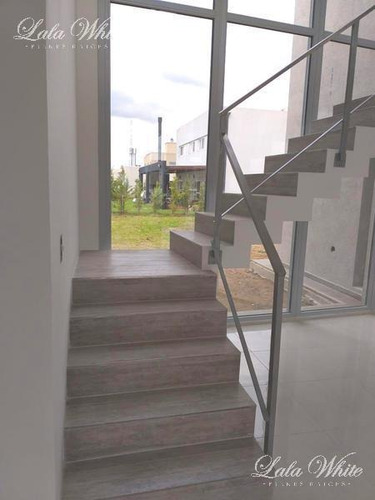 Imagen 9 de 17 de Venta - Casa En Los Naranjos