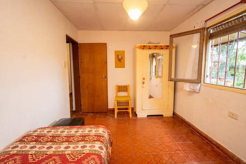 Venta Casa 2 Dorm Con Amplio Jardín En Santo Tomé