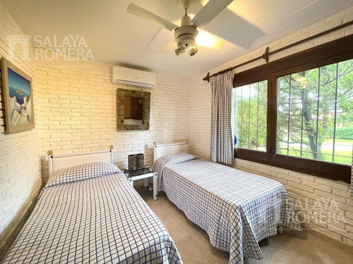 Imagen 16 de 21 de Venta Casa A Pasos Del Mar - 4 Dormitorios 2 Baños - Playa Mansa - Ref: 4244557