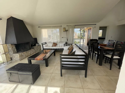 Venta Y Alquiler Casa 4 Dormitorios Con Vista Al Mar En Altos De Punta Piedra