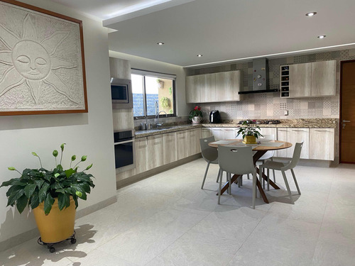 Increíble Residencia De Autor En Vista Real