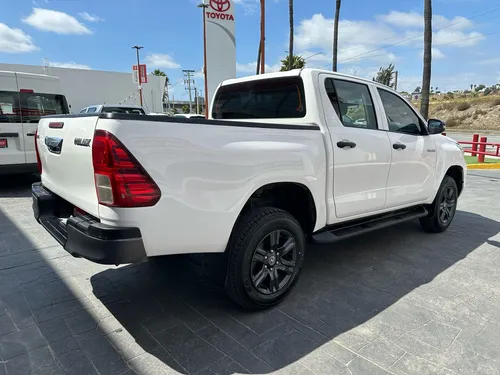 Toyota Hilux 2.7 Cabina Doble Sr Mt