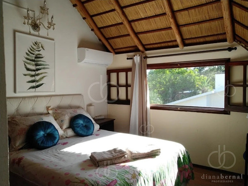 Imagen 9 de 17 de Punta Del Este, Cabaña De 6 Dormitorios Y 5 Baños, Amplitud Y Confort.- Ref: 54179