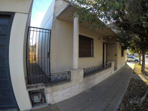 Imagen 3 de 30 de Venta Casa En Esquina Const. Sobre 2 Lotes Amplio Fondo Libre - Llavallol