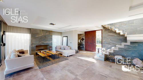Casa En Venta Al Río 3 Dormitorios En El Yacht, Nordelta