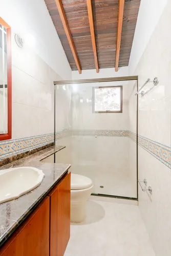 Casa En Venta En El Poblado. Cod V4490