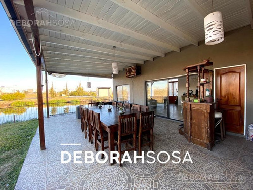 Imagen 15 de 26 de Hermosa Casa Al Agua - El Cantón
