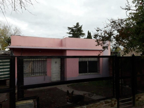 Casa En Venta De 3 Ambientes-longchamps