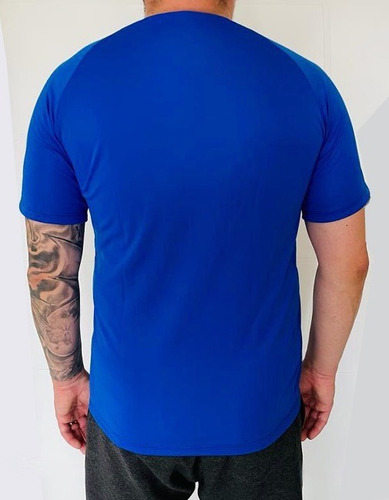 Imagem 2 de 2 de Camiseta Slim Dryfit Azul Royal Allwinners