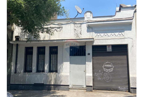 Amplia Casa En Barrio Iconico De Santiago