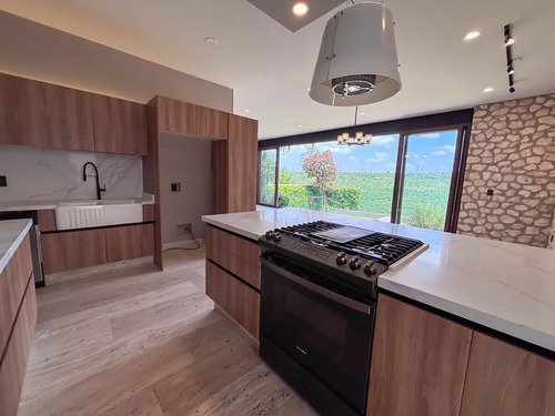 Casa En Venta En Misión San Jerónimo. 2