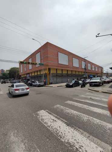 Imagen 2 de 9 de Local En Alquiler En Cc Gran Bazar, Naracay, Av Bolivar 04121994409