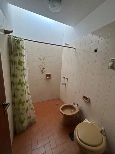 Vende Casa 3 Dorm En Barrio Urca!