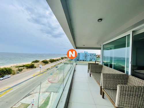 Venta De Apartamento De 3 Dormitorios Con Parrillero Propio Frente Al Mar En Mansa Punta Del Este 