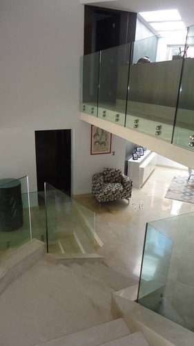 Imagen 14 de 30 de Leal Pérez Vende Majestuosa Casa En Urbanización Guataparo Con Piscina