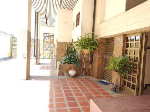Imagen 23 de 30 de Apartamento En Venta En Av Pedro Leon Torres Barquisimeto De 125 Mts Con Una Excelente Distribución Entre 4 Habitaciones, 3 Baños, Cocina, Comedor, Sala Y Área De Balcón Gabriela C.