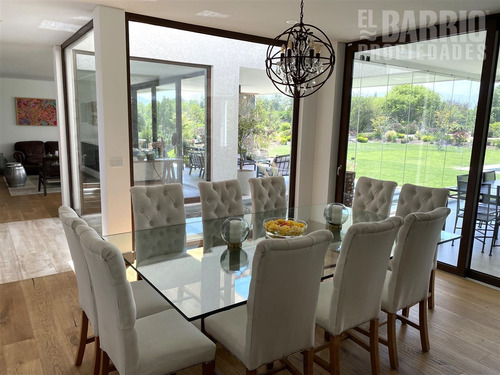 Casa En Venta De 4 Dorm. En Colina
