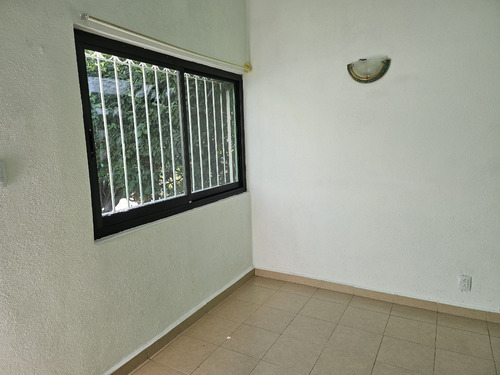 Casa Ubicada, Remodelada, De Un Solo Nivel , De Una Recamara, Baño, 47 M2 C, En La Unidad Habitacional Santa Fe , Imss