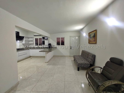  Mm&ne*  Moderna Casa Remodelada A Estrenar Y Mas  En Venta, Fundalara Barquisimeto  Lara, Venezuela, Maribelm&naudye/ 5 Dormitorios  3 Baños  275 M² 