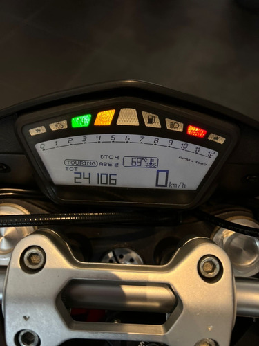 Imagen 2 de 13 de Ducati Hypermotard 821