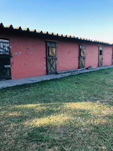 Imagen 2 de 24 de Lote Con Caballerizas Vende O Permuta