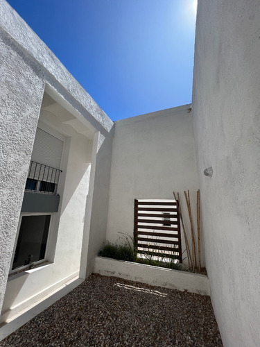 Imagen 14 de 16 de Venta Apartamento La Comercial Dos Dormitorios Patio Con Renta Beneficio Exoneracion De Irpf