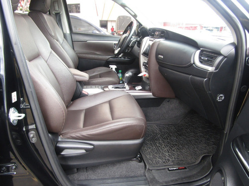 Imagen 7 de 15 de Toyota Fortuner Srv