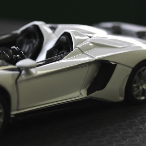 Imagem 3 de 6 de Lamborguini Miniatura Carrinho Colecionador Metal Sons E Luz