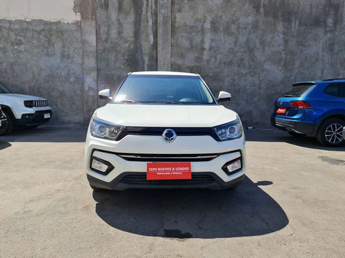 SsangYong Tivoli TX1011 GAS 4x2 MT