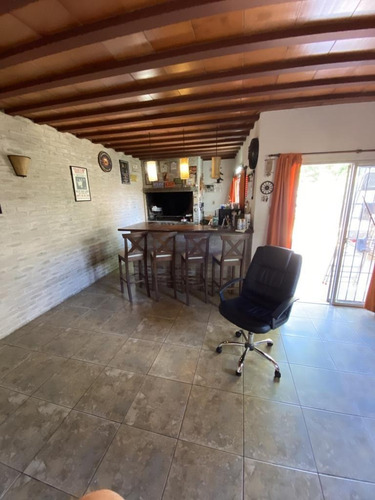 Vendo Casa De 3 Dormitorios Y 2 Baños En Jacinto Vera