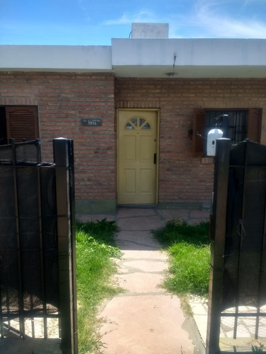 Imagen 1 de 12 de Casa Y Departamento En Barrio Balumba