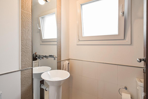 Imagen 19 de 30 de Magnífica Casa De Estilo Reciclada 9 Ambientes Terraza Piscina Cochera - Master Suite
