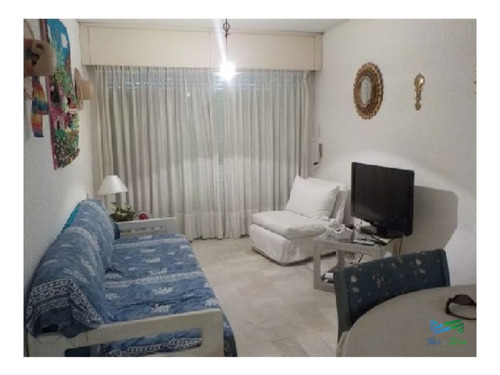Vendo Apartamento 2 Dormitorios En Peninsula A 2 Cuadras Del Puerto, Punta Del Este.
