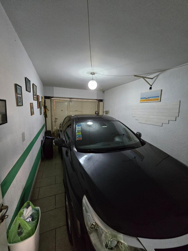 Casa Tipo Chalet De 6 Ambientes Con Jardin, Pileta Y Cochera En Venta. Olivos