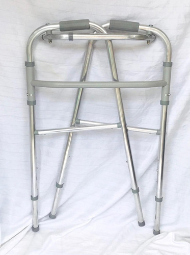Imagen 3 de 4 de Cs Caminador Ortopedico Fijo Adulto Plegable + Tapones