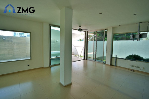 Residencia De Lujo En La Ceiba, Sobre Juan Palomar Y Arias