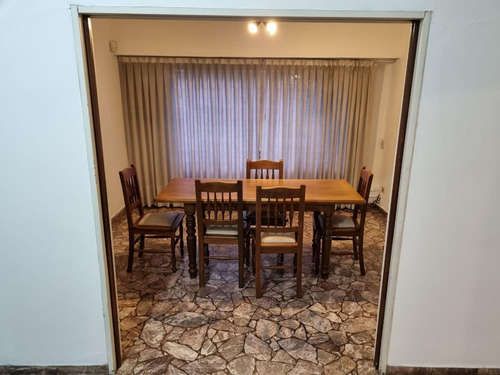 Castelar Norte. Casa 4 Amb. Luminosos. P.baja. Pieta/terraza/fácil Acceso Autopista. P.alta Playroom Solo Venta Directa