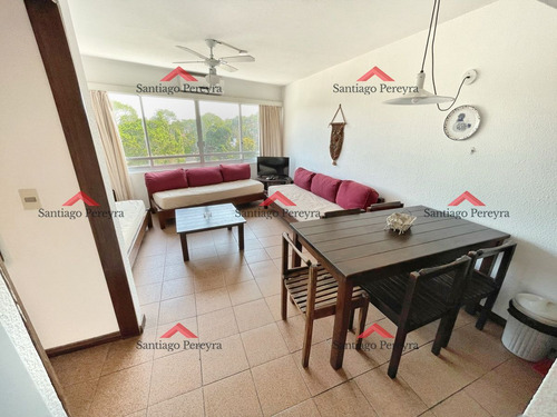 Imagen 2 de 16 de Oportunidad Apartamento En Torre Con Servicios. 50% Financiado, 1 Dormitorio Living Amplio Y Cochera