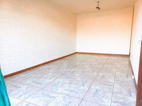 Casa De Un Piso, Con Ubicación Inmejorable, Avenida Condell