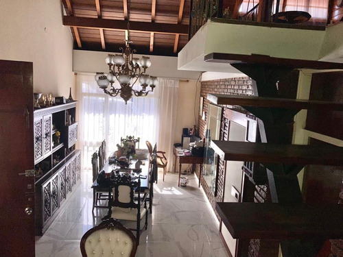 Venta De Casa Más Departamento Tres Ambientes