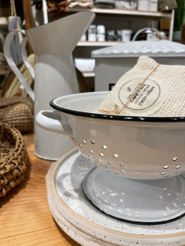 Imagen 3 de 4 de Colador Enlozado Grande Diseño Y Deco Para Tu Cocina