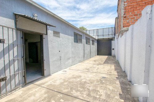 Imagen 4 de 30 de Depósito Y Casa De 3 Ambientes Con Patio Terraza Y Cochera Varios Autos