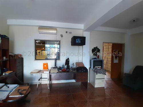 Galpón Venta Cerca Av. Henry Ford Con Departamento, Con Apartamento Residencial Oficina, Mezzanina , Facil Acceso Para Gandolas Valencia Carabobo Leida Falcon Lf24-17900